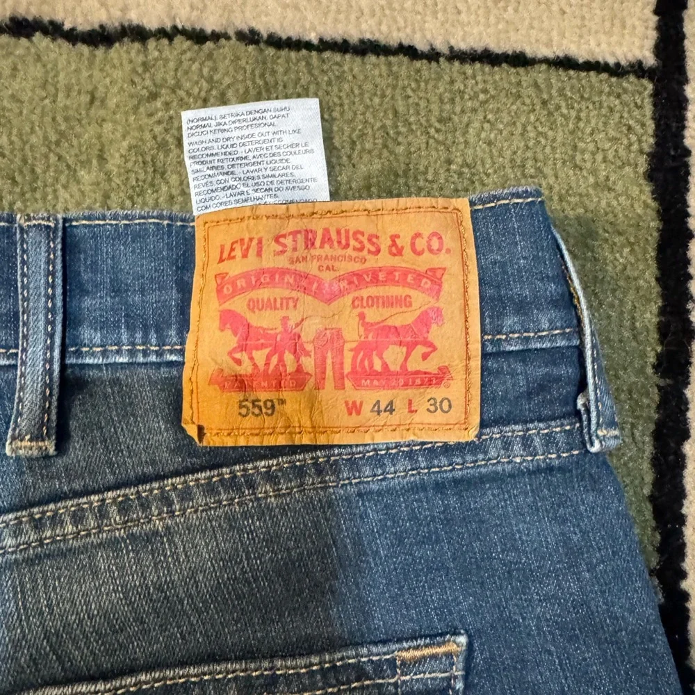 Men's Levi Blue Jeans - Picture 3 of 3